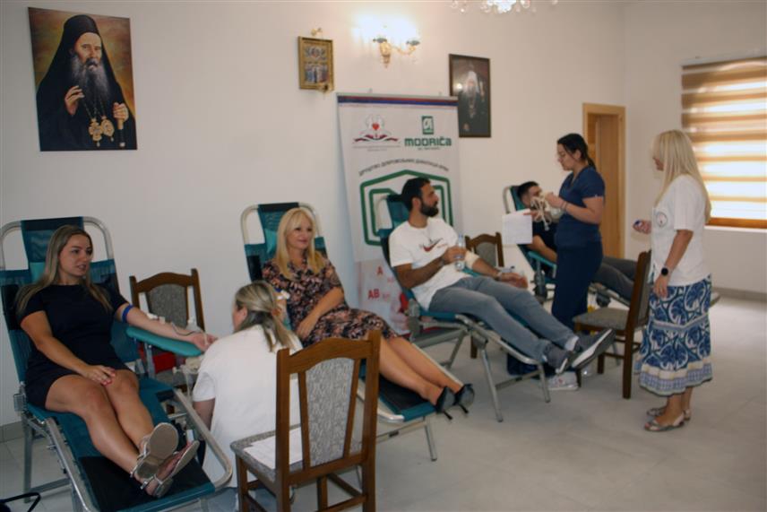 МОДРИЧА, 8. АВГУСТА /СРНА/ - У акцији добровољног давања крви у Копривни код Модриче данас је прикупљено 45 доза за потребе Опште болнице "Свети апостол Лука" у Добоју.