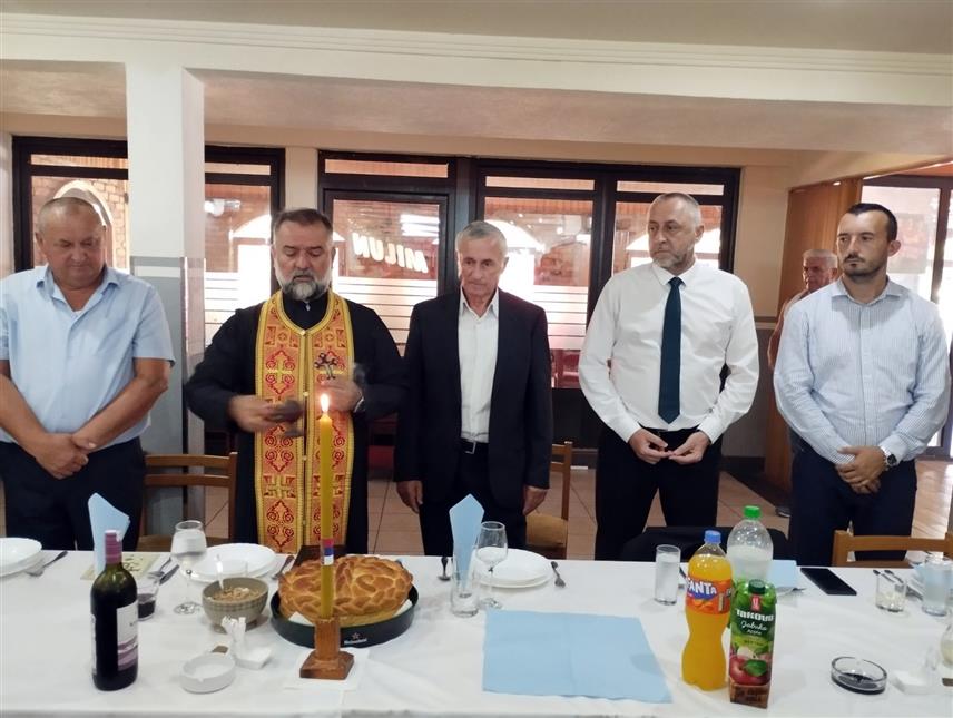 ЛАКТАШИ, 9. АВГУСТА /СРНА/ - Обиљежавање славе Савеза ратних војних инвалида Републике Српске Светог Пантелејмона и полагање вијенаца погинулим борцима Одбрамбено-отаџбинског рата код спомен-обиљежја у овом граду.