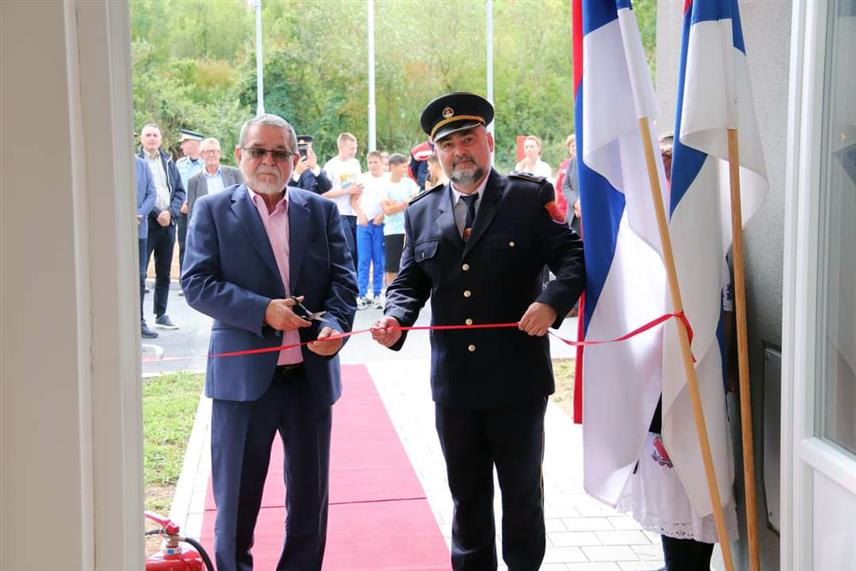 ДЕРВЕНТА, 10. СЕПТЕМБРА /СРНА/ - У Дервенти је данас отворен новосаграђени објекат Ватрогасног дома, чија је укупна инвестиција вриједна 1.250.360 КМ финансирана из буџета града.