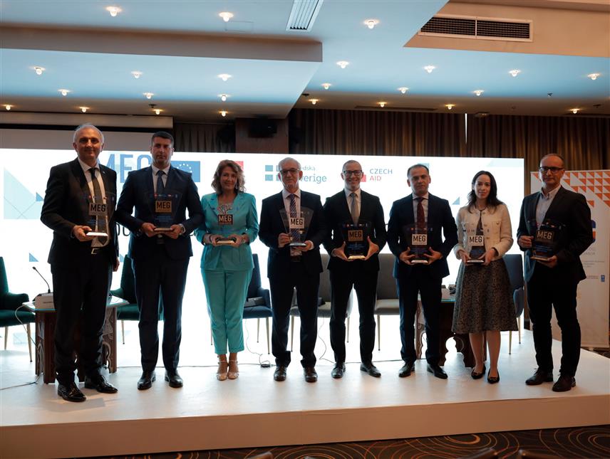 САРАЈЕВО, 10. СЕПТЕМБРА /СРНА/ - Начелници, градоначелници, предсједници скупштина/вијећа и координатори Пројекта општинског управљања животном средином /МЕГ2/ из 29 локалних самоуправа из БиХ учествовали су на конференцији током које су представљени резултати другог циклуса независне евалуације напретка у партнерским локалним заједницама.