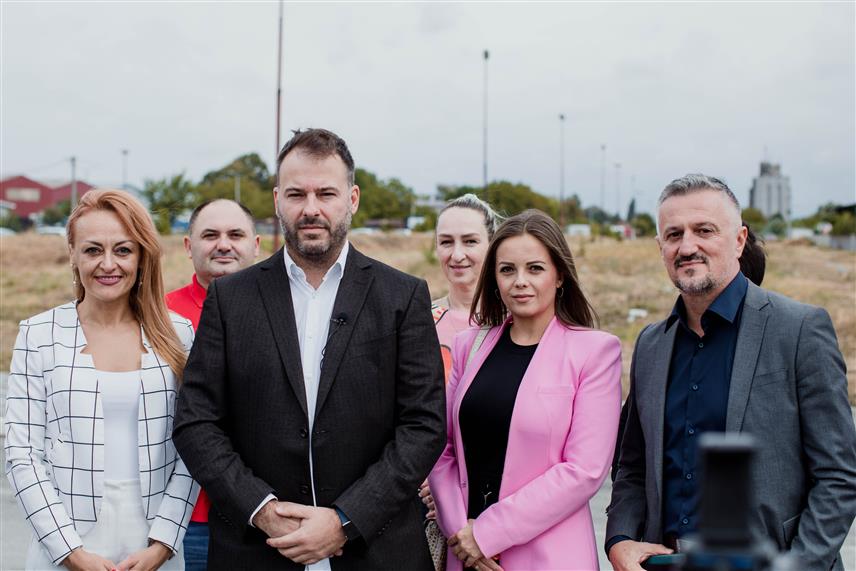 БИЈЕЉИНА, 10. СЕПТЕМБРА /СРНА/ - Кандидат Републичке странке Српске /РСС/ за одборника у Скупштини Бијељине Младен Петровић изјавио је данас да ће у граду бити изграђен нови парк на површини од 23.000 метара квадратних од нове аутобуске станице до "Житопромета".