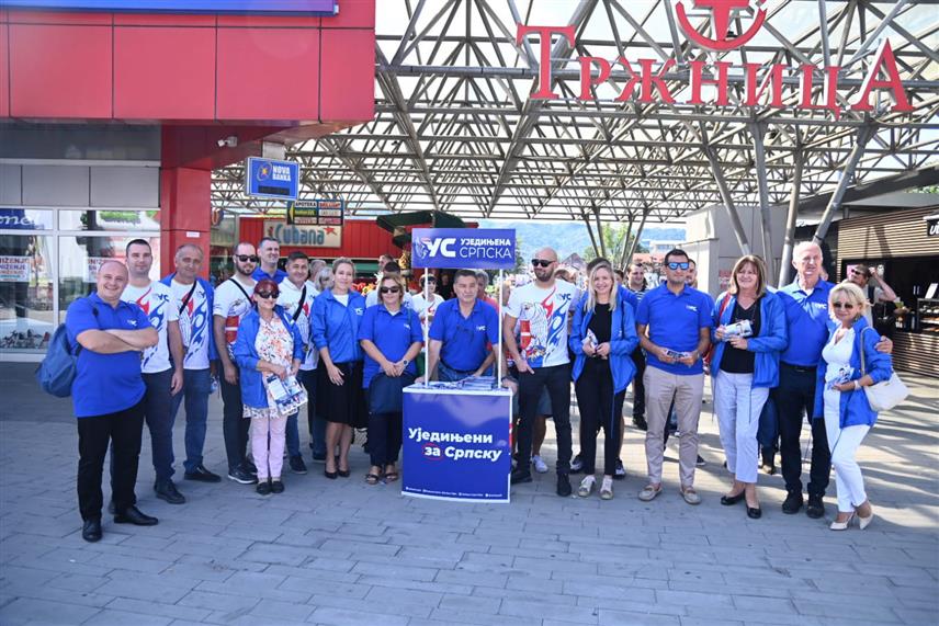БАЊАЛУКА, 11. СЕПТЕМБРА /СРНА/ - Кандидати Уједињене Српске за одборнике у Скупштини града Бањалука данас у разговору са грађанима на градској "Тржници".