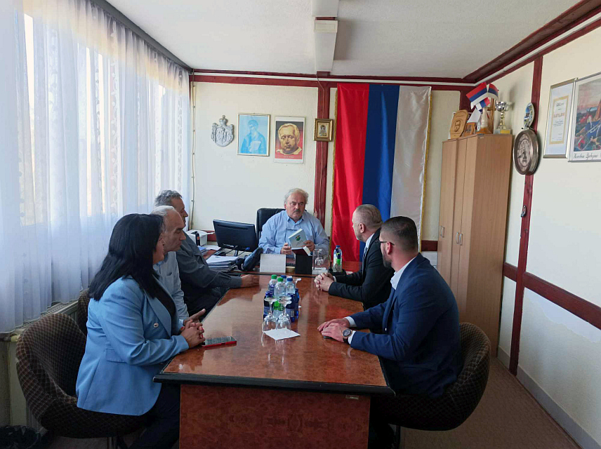 КРУПА НА УНИ, 11. СЕПТЕМБРА /СРНА/ - Министар рада и борачко-инвалиске заштите Републике Српске Данијел Егић састао се данас са начелником општине Крупа на Уни Младеном Кљајићем и предсједником општинске Борачке организације Милорадом Ковачевићем.