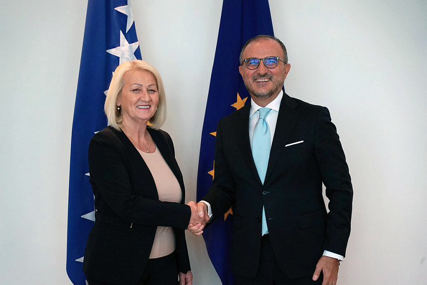 САРАЈЕВО, 11. СЕПТЕМБРА /СРНА/ - Предсједавајућа Савјета министара Борјана Кришто примила је данас у наступну посјету новоименованог специјалног представника ЕУ у БиХ Луиђија Сореку.