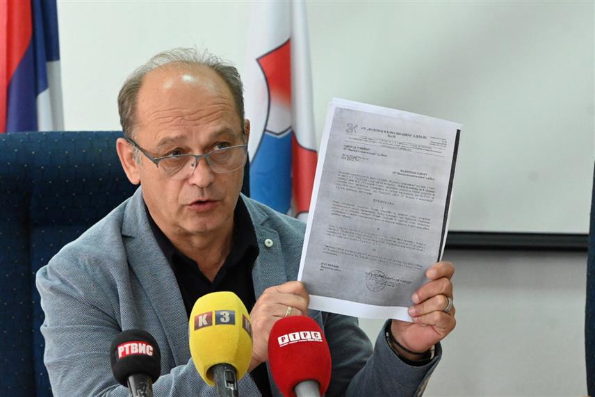 ПАЛЕ, 11. СЕПТЕМБРА /СРНА/ - Вршилац дужности директора Јавног предузећа "Водовод и канализација" са Пала Миодраг Плакаловић у обраћању новинарима на Палама.