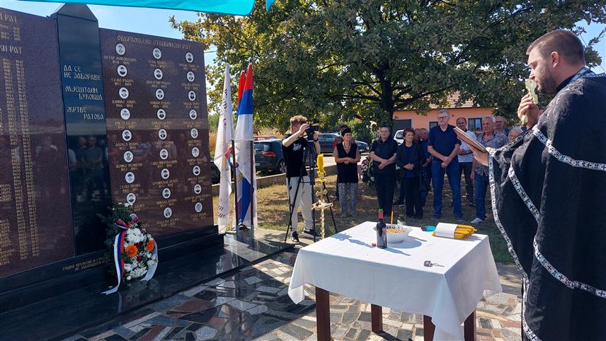 БРЧКО, 11. СЕПTЕМБРА /СРНА/ - У српском повратничком селу Буковац код Брчког данас је служен парастос за 27 мјештана које су почетком Одбрамбено-отаџбинског рата убили припадници тзв. Армије БиХ.