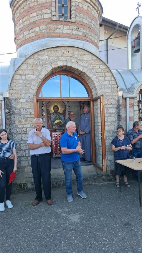 ШАМАЦ, 11. СЕПTЕМБРА /СРНА/ - У Писарима код Шамца данас је служен парастос за 16 погинулих припадника Војске Републике Српске /ВРС/ и двије цивилне жртве у Одбрамбено-отаџбинском рату.