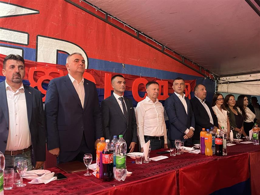 КОЗАРСКА ДУБИЦА, 11.СЕПТЕМБРА /СРНА/ - Члан Главног одбора СНСД-а Саво Минић присуствовао је вечерас предизборној трибини СНСД-а у Драксенићу.