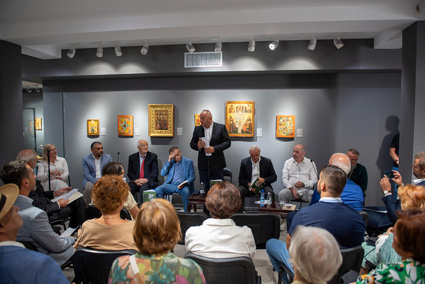 МОСTАР, 11. СЕПTЕМБРА /СРНА/ - У Музеју Манастира Житомислић вечерас су, у оквиру Шантићевих вечери поезије, промовисана "Сабрана дјела Алексе Шантића" у издању мостарског Градског одбора /ГО/ Српског просвјетног и културног друштва /СПКД/ "Просвјета", које је приредио Душко Певуља, професор Филолошког факултета Универзитета у Бањалуци.