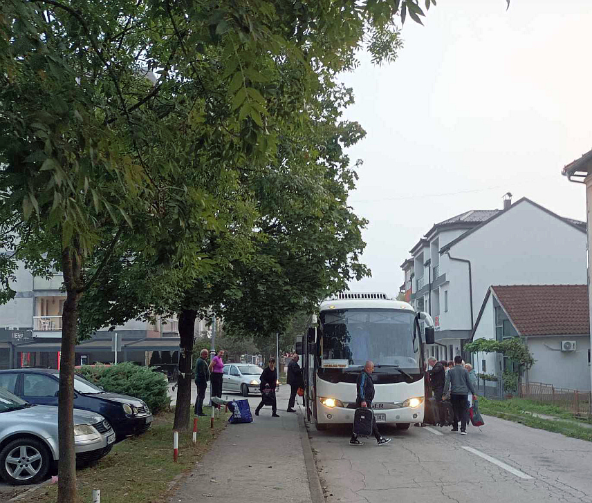 НОВИ ГРАД, 11. СЕПТЕМБРА /СРНА/ - Група од 22 пензионера из Новог Града отпутовала је јутрос у Бању Врућицу код Теслића на бањску рехабилитацију коју финансира Влада Републике Српске.