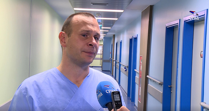 БАЊАЛУКА, 11. СЕПТЕМБРА /СРНА/ - Клиника за кардиохирургију Универзитетског клиничког центра /УКЦ/ Републике Српске, на којој је у протекле двије године изведено више од 600 операција без смртних исхода, постала је регионални едукативни центар, а у плану је увођење и нових процедура кроз међународну сарадњу и едукацију, изјавио је Срни начелник Клинике Никола Шобот.