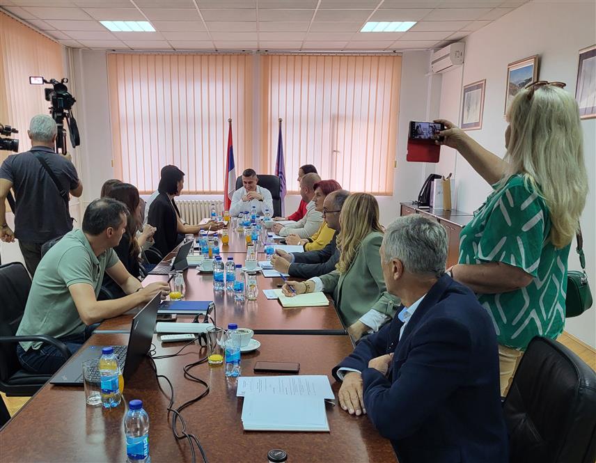 ПАЛЕ, 12. СЕПТЕМБРА /СРНА/ - Директор Националне службе запошљавања Србије Милан Боснић разговарао је данас на Палама са директором Завода за запошљавање Републике Српске Дамјаном Шкипином.