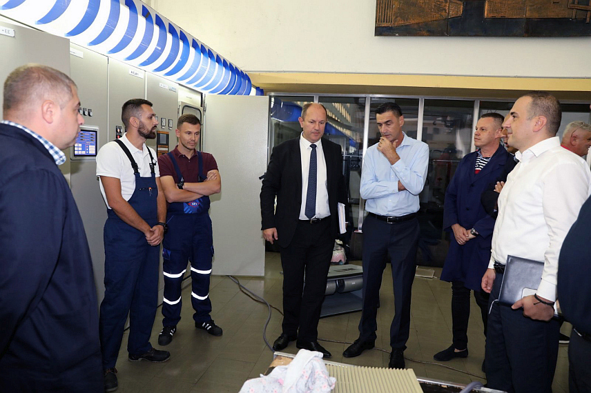 ТРЕБИЊЕ, 12. СЕПТЕМБРА /СРНА/ - Генерални директор "Електропривреде Републике Српске" /ЕРС/ Лука Петровић изјавио је да су "Хидроелектране на Требишњици" /ХЕТ/ међу најстабилнијим и најважнијим карикама у систему ЕРС-а зато што имају највећу акумулацију на Балкану, а радови на ремонту погона уредно теку.