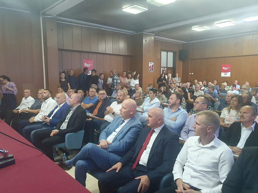 БРОД, 12. СЕПТЕМБРА /СРНА/ - Предсједник Социјалистичке партије /СП/ Петар Ђокић на централној трибини те партије у Броду.