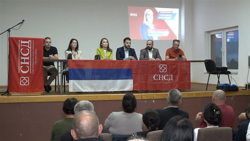 ПРИЈЕДОР, 12. СЕПТЕМБРА /СРНА/ - Кандидат СНСД-а за градоначелника Приједора Слободан Јавор на предизборној трибини у Средњој Марићкој.