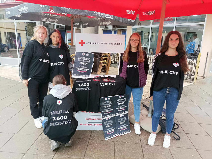 НОВИ ГРАД, 13. СЕПТЕМБРА /СРНА/ - У Новом Граду још је непозната судбина шест припадника Војске Републике Српске, саопштено је из општинске Организације породица погинулих и заробљених бораца и несталих цивила поводом 15. септембра - Дана несталих и погинулих Републике Српске.