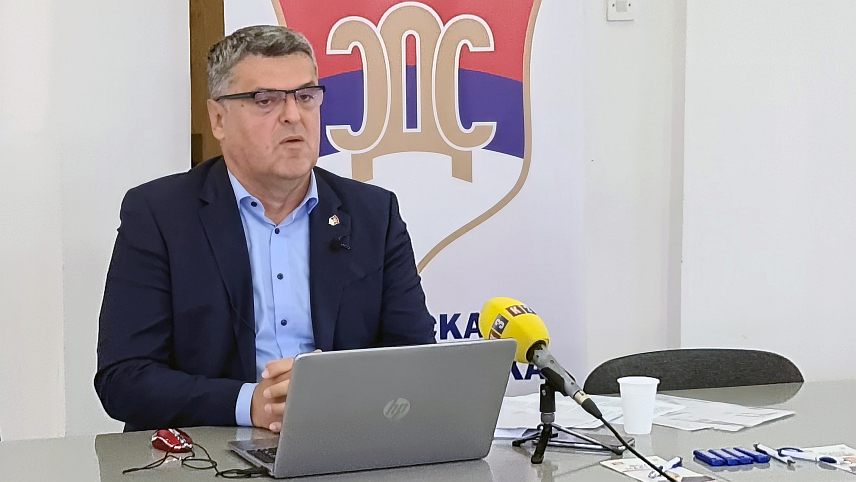 ДОБОЈ, 13. СЕПТЕМБРА /СРНА/ - Кандидат СДС-а за градоначелника Добоја Слободан Драгичевић рекао је да овај град мора да промијени социјално-привредни амбијент.