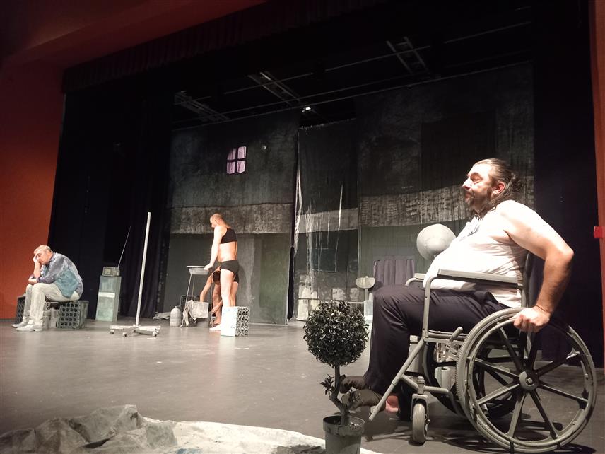 ТРЕБИЊЕ, 13. СЕПТЕМБРА /СРНА/ - У Требињу је вечерас приређено хуманитарно вече Удружења обољелих од малигних болести источне Херцеговине "Вјера, луча, нада", а сав приход намијењен је за помоћ раду овог Удружења и онколошким пацијентима.