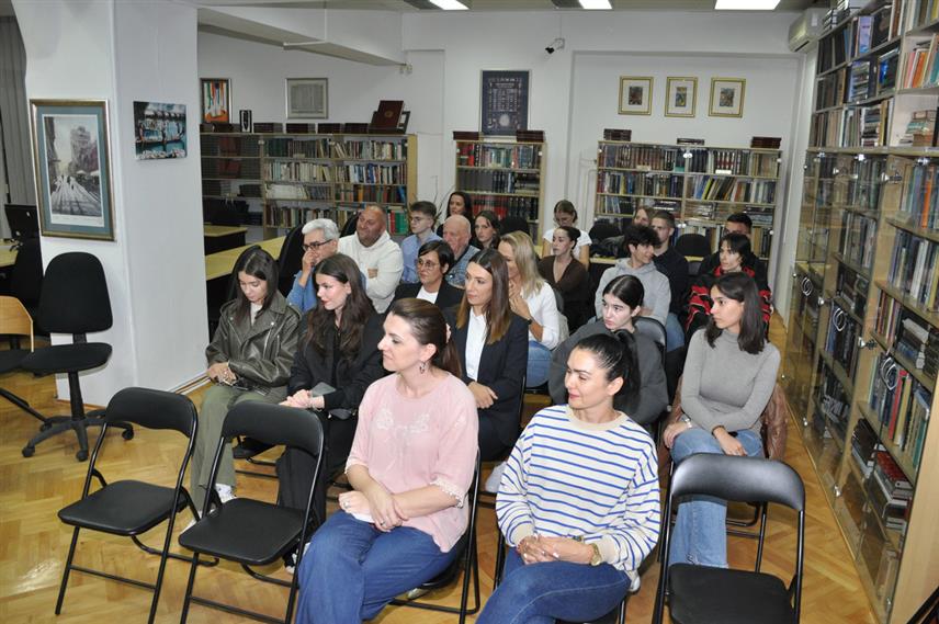 ПРИЈЕДОР, 13. СЕПТЕМБРА /СРНА/ - У Приједору је вечерас одржана трибина "Јубилеји српске књижевности", а на њих је окупљене подсјетио професор Филолошког факултета Универзитета у Бањалуци Ранко Поповић.