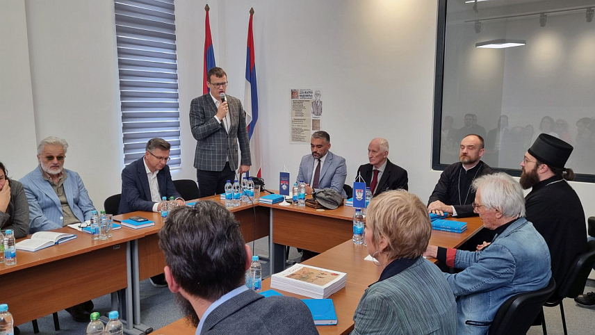 ИСТОЧНА ИЛИЏА, 14. СЕПТЕМБРА /СРНА/ - У Галерији "Жарко Видовић" у Источној Илиџи је изложена стална поставка слика Милеве Мице Тодоровић и одржан округли сто "Вјера, слобода, умјетност и страдање у 20. вијеку".	