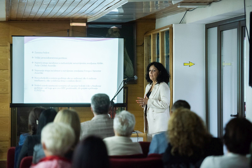 БИЈЕЉИНА, 14. СЕПТЕМБРА /СРНА/ - У Народној библиотеци "Филип Вишњић" у Бијељини синоћ је одржано предавање у оквиру "Недјеље борбе против туберкулозе", која се обиљежава од данас до 21. септембра.	