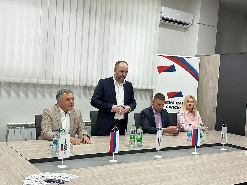 БИЈЕЉИНА, 14. СЕПТЕМБРА /СРНА/ - Промоција кандидата СНСД-а за градоначелника Бијељине Микајла Лазића пред Народном партијом Српске /НПС/ у Бијељини.	