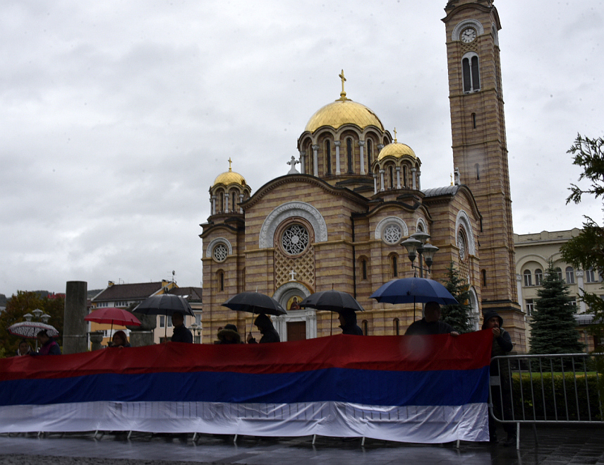 БАЊАЛУКА, 15. СЕПТЕМБРА /СРНА/ - Поводом Дана српског јединства, слободе и националне заставе Бањалука је окићена заставама Републике Српске и Србије.