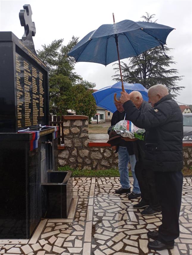 ШАМАЦ, 15. СЕПTЕМБРА /СРНА/ - У Обудовцу је служен парастос за 100 српских добровољаца, учесника пробоја Солунског фронта са подручја општине Шамац, као и за 19 погинулих и умрлих припадника резервног састава ЈНА који су били зачетници одбране српског живља на простору од Модриче до Брчког.	