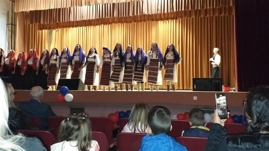 МИЛИЋИ, 15. СЕПTЕМБРА /СРНА/ - Културно-забавни програм поводом Дан српског јединства, слободе и националне заставе у Дому рудара у Милићима.