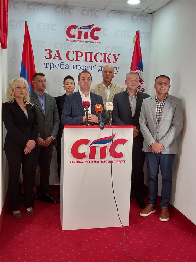 БАЊАЛУКА, 15. СЕПТЕМБРА /СРНА/ - Предсједник Социјалистичке партије Српске Горан Селак на конференцији за новинаре у Бањалуци.