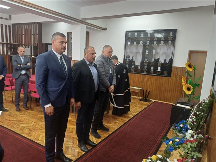 СРБАЦ, 15. СЕПТЕМБРА /СРНА/ - У спомен-соби у Српцу данас је обиљежен Дан сјећања на нестале и погинуле борце и цивиле Републике Српске.