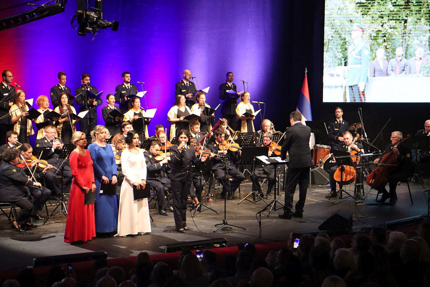 НОВИ САД, 15. СЕПТЕМБРА /СРНА/ - Свечаном академијом вечерас у Српском народном позоришту у Новом Саду, Србија и Република Српска су почеле заједничко обиљежавање Дана српског јединства, слободе и националне заставе./ФОТО Борислав Здриња/