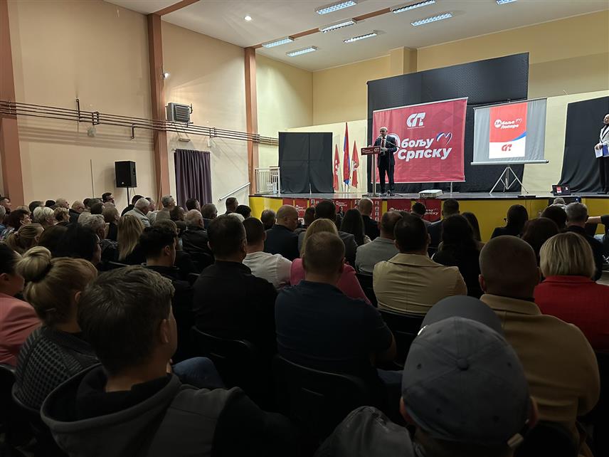 ЛОПАРЕ, 15. СЕПТРЕМБРА СРНА/ - Предсједник Социјалистичке партије /СП/ Петар Ђокић присуствовао је вечерас на предизборној трибини у Лопарама.