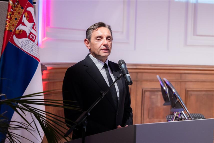 БЕЧ, 15. СЕПТЕМБРА /СРНА/ - Потпредсједник Владе Србије Александар Вулин присуствовао је данас у Бечу свечаној академији поводом Дана српског јединства, слободе и националне заставе.	