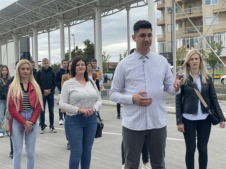 БИЈЕЉИНА, 15. СЕПТЕМБРА /СРНА/ - Кандидат Покрета Успјешна Српска за одборника у Скупштини града Бијељина Александар Стевановић на конференцији за новинаре уБијељини.