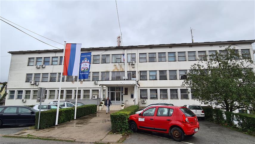 ПЕТРОВО, 16. СЕПТЕМБРА /СРНА/ - У Петрову је данас озваничен почетак радова на енергетској обнови објекта Административног центра, који се са 1,3 милиона КМ финансира у оквиру пројекта "Повећање улагања у јавне објекте са ниском емисијом угљеника у БиХ".