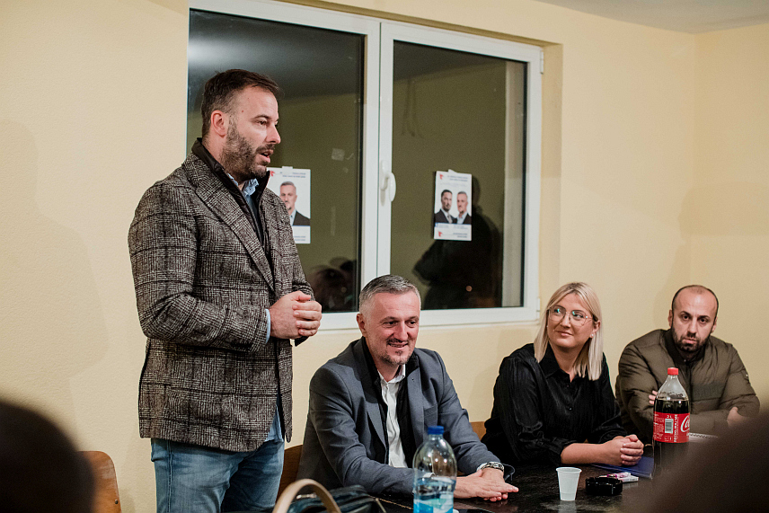 БИЈЕЉИНА, 16. СЕПТЕМБРА /СРНА/ - Сви становници Семберије су "акционари града" Бијељине и заслужују да буду саслушани и уважени, изјавио је кандидат Републичке странке Српске /РСС/ за градоначелника Миле Пејчић на скупу ове странке у Горњој Чађавици.	
