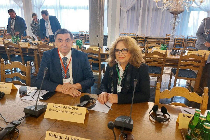 САРАЈЕВО, 16. СЕПТЕМБРА /СРНА/ - Замјеник предсједавајућег Делегације Парламентарне скупштине БиХ у Парламентарној скупштини НАТО-а Обрен Петровић учествује на 106. семинару "Роуз-Рот" који је данас почео у Варшави.