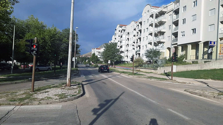 ТРЕБИЊЕ, 16. СЕПТЕМБРА /СРНА/ - У требињском насељу Горица ускоро ће почети уређење некадашњег фабричког полигона, док ће дуж Горичког правца бити посађена алеја јоргована, чиме ће овај дио града добити нови и љепши изглед.