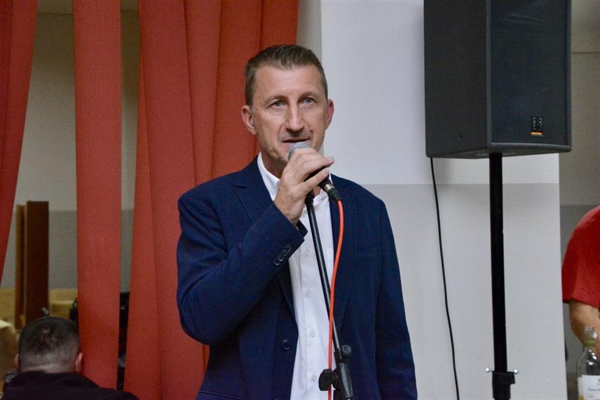 ТЕСЛИЋ, 16. СЕПТЕМБРА /СРНА/ - Кандидат СНСД-а за начелника општине Теслић Недељко Керић поручио је да ова општина мора бити отворена за сарадњу са републичким и заједничким институцијама на нивоу БиХ како би се убрзао њен друштвено-економски развој.