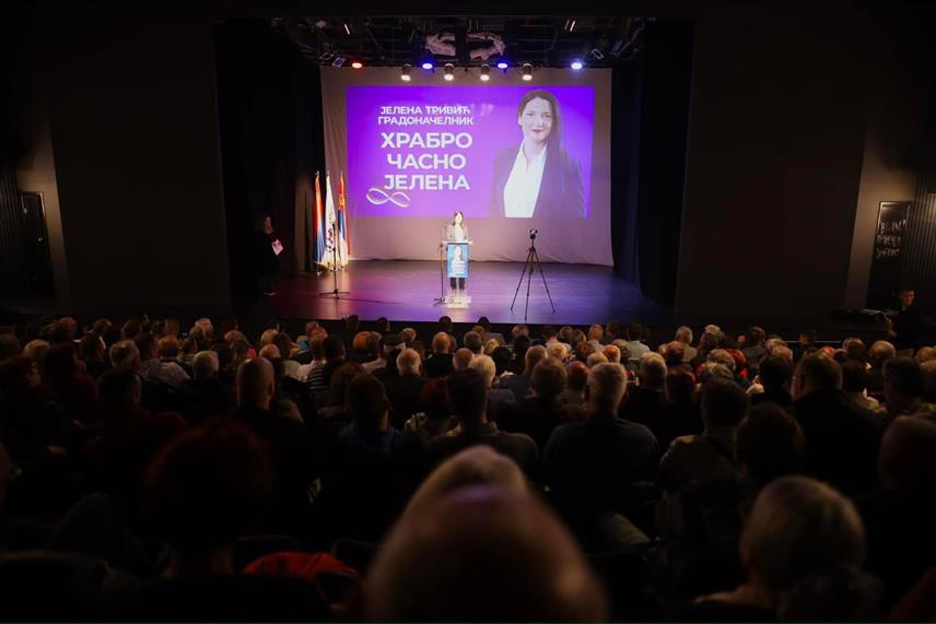 БАЊАЛУКА, 16. СЕПТЕМБРА /СРНА/ - Кандидат Народног фронта за градоначелника Бањалуке Јелена Тривић у обраћању присутнима на трибини те странке која је синоћ одржана у Бањалуци.