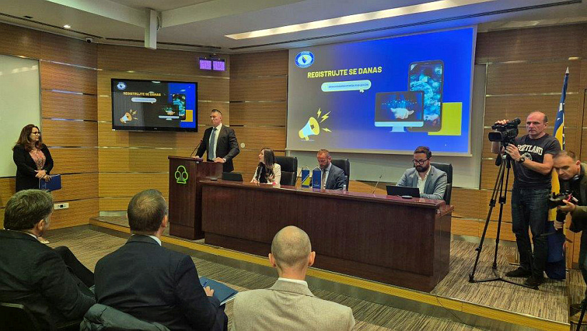 САРАЈЕВО, 17. СЕПТЕМБРА /СРНА/ - Унапријеђена верзија дигиталне платформе "Економска дипломатија Министарства иностраних послова", чији је циљ јачање сарадње и бржа размјена информација између сједишта Министарства и дипломатско-конзуларних представништава БиХ у подручју економске дипломатије, представљена је данас у Сарајеву.