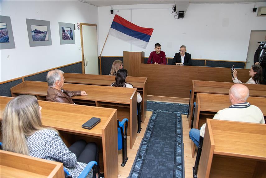 ПРЊАВОР, 17. СЕПТЕМБРА /СРНА/ - Град Прњавор донирао је 20.000 КМ за девет заједница етажних власника које су аплицирале за одређене пројекте.