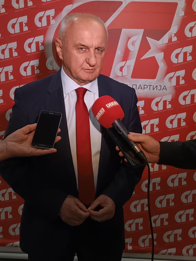 ЗВОРНИК, 17. СЕПТЕМБРА /СРНА/ - Предсједник Социјалиситчке партије /СП/ Петар Ђокић на предизборном скупу у Зворнику.