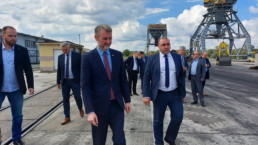 БРЧКО, 18. СЕПTЕМБРА /СРНА/ – Министар комуникација и транспорта у Савјету министара Един Форто посјетио је данас Луку Брчко, гдје је упознат о детаљима завршене реконструкције лучке инфраструктуре.