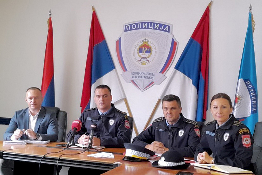 ПАЛЕ, 19. СЕПТЕМБРА /СРНА/ - Начелник Полицијске управе Источно Сарајево Бранимир Шеховац са сарадницима на конференцији за новинаре.