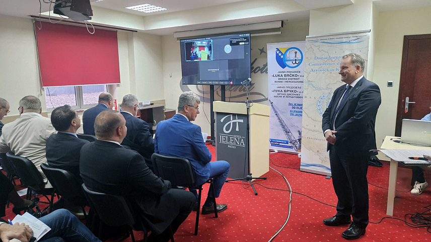 БРЧКО, 19. СЕПРЕМБРА /СРНА/ - У Брчком је данас, у организацији Дунавске комисије одржана конференција о "Промоцији Луке Брчко као логистичке капије и њене боље интеграције у језгро TЕН-T коридора Рајна-Дунав", на којој су учествовали стручњаци из области логистике и транспорта, као и представници локалних власти и међународне заједнице.	