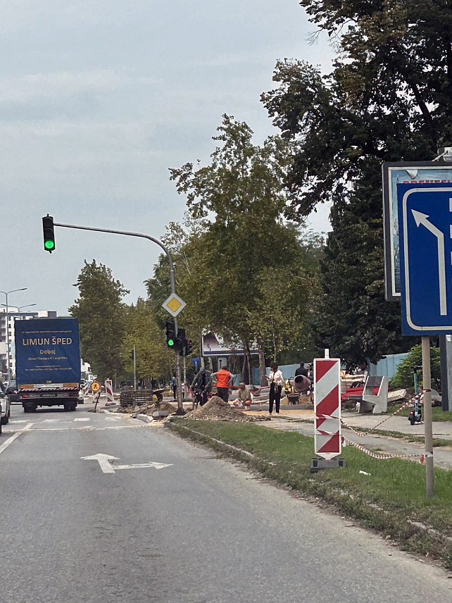 БАЊАЛУКА, 19. СЕПТЕМБРА /СРНА/ - Универзитет у Бањалуци се сусреће са великим потешкоћама у функционисању због поступања градских власти према овој високошколској установи, односно према његовој имовини.	