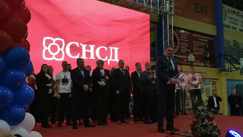 ТЕСЛИЋ, 19. СЕПТЕМБРА /СРНА/ - Предсједник СНСД-а Милорад Додик поручио је вечерас у Теслићу да је вријеме да се у овој локалној заједници десе политичке промјене које види у кандидату СНСД-а за начелника општине Недељку Керићу који представља истинску вољу народа.