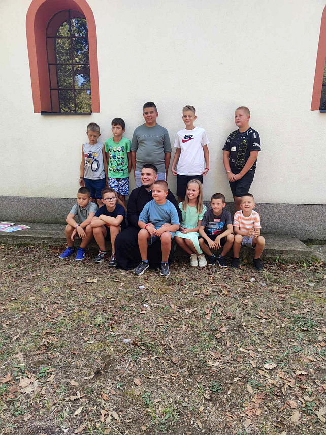 БИХАЋ, 1. СЕПТЕМБРА /СРНА/ - У српском селу Босански Дољани код Бихаћа, у којем не живи ниједан мјештанин, ове године се на дводневном сабору окупило око 200 Срба који не заборављају завичај.